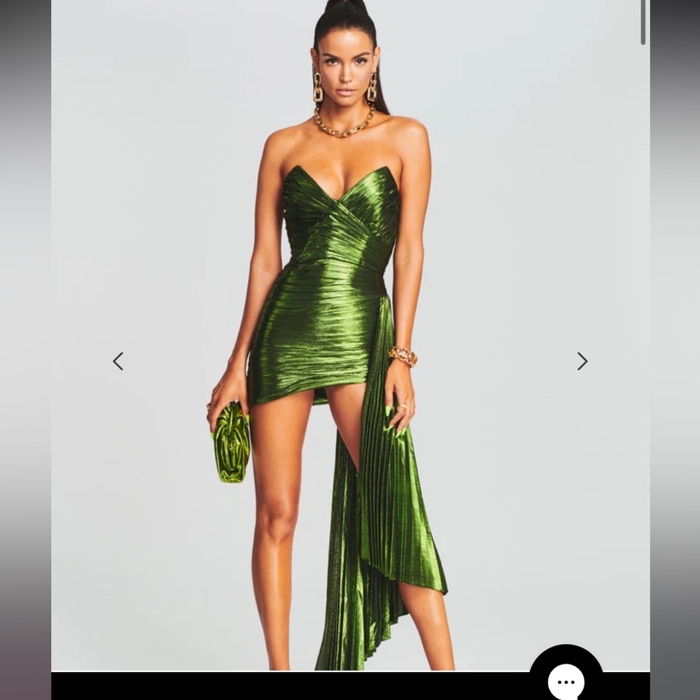 Show stopping Retrofete Natalie dress in green